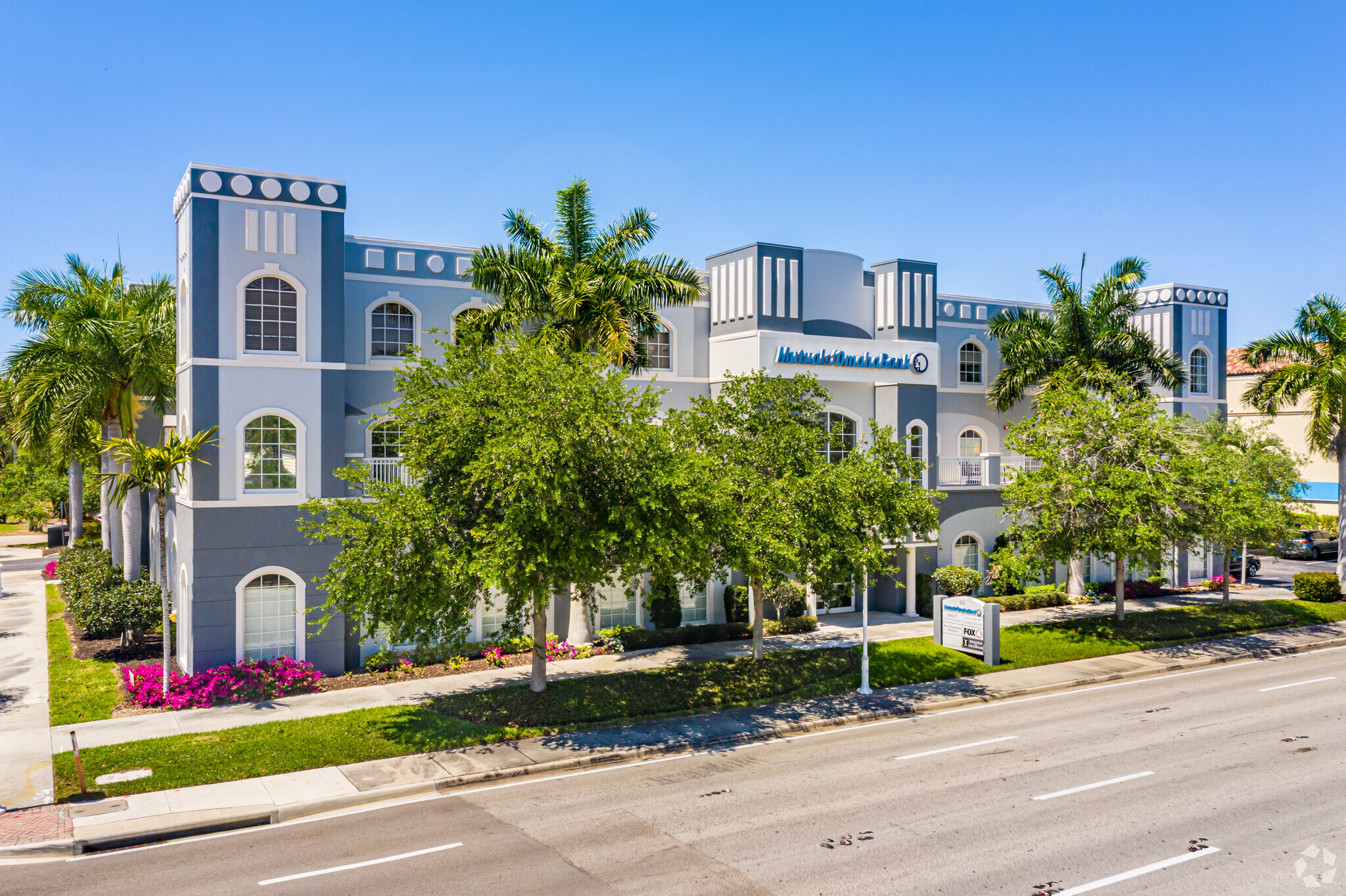 625 Tamiami Trl N, Naples, FL for lease Primary Photo- Image 1 of 5