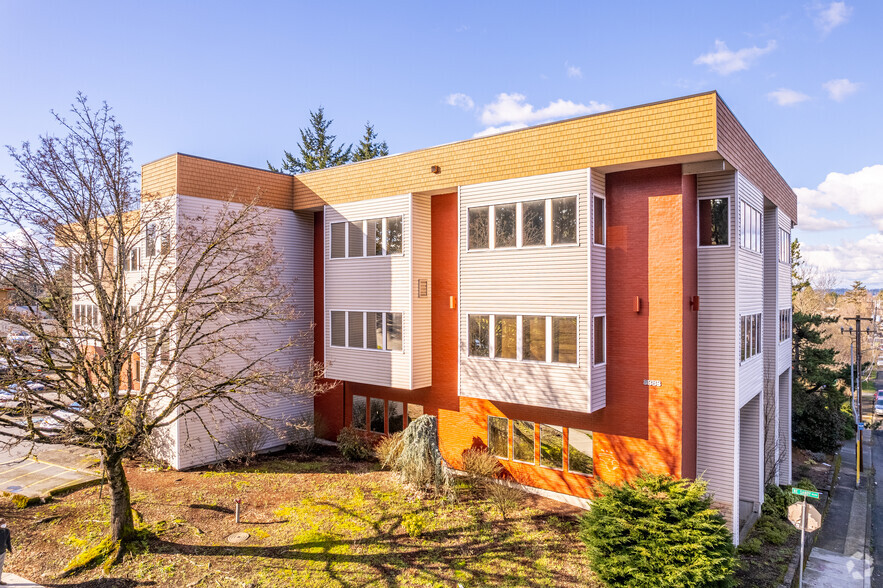 8383 NE Sandy Blvd, Portland, OR for lease - Building Photo - Image 2 of 11