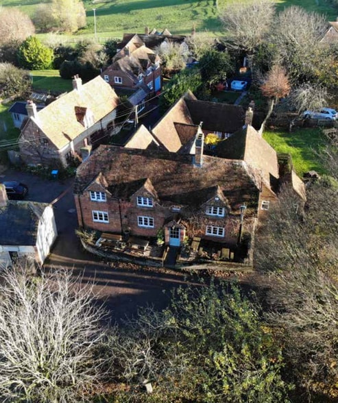 6 Lower End, Aylesbury for sale - Primary Photo - Image 1 of 1