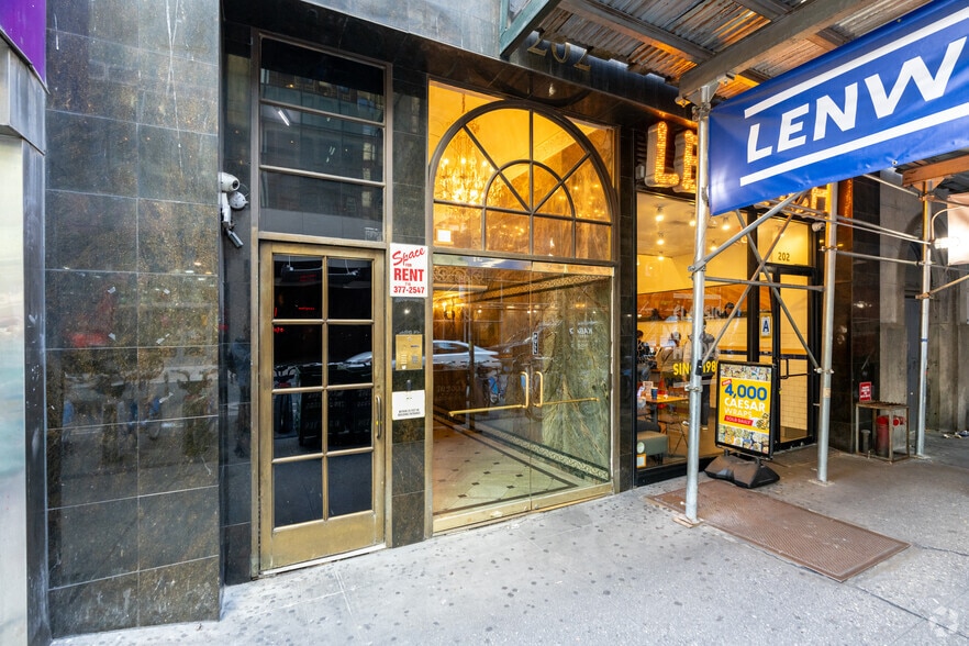 202 W 40th St, New York, NY for lease - Building Photo - Image 2 of 4