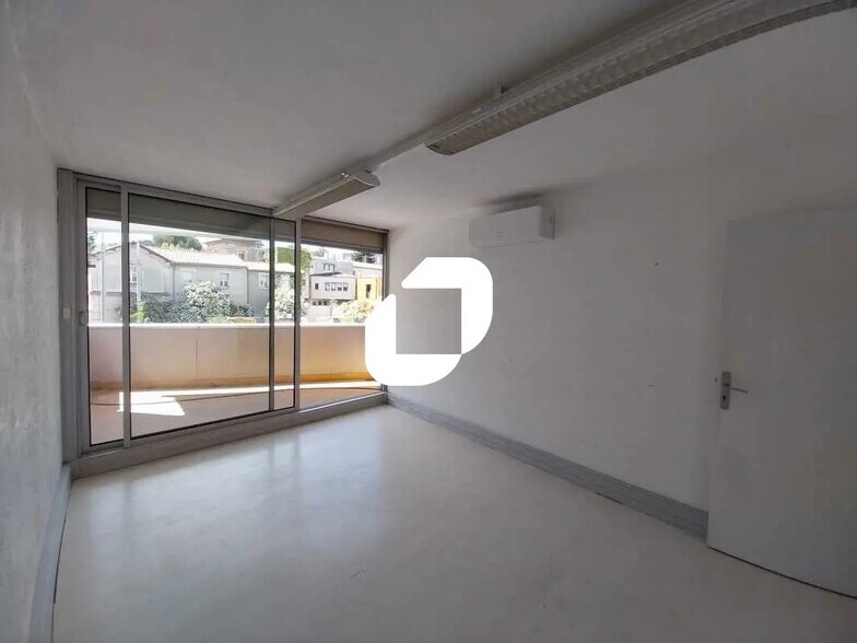 Retail in Montpellier for sale - Interior Photo - Image 1 of 10