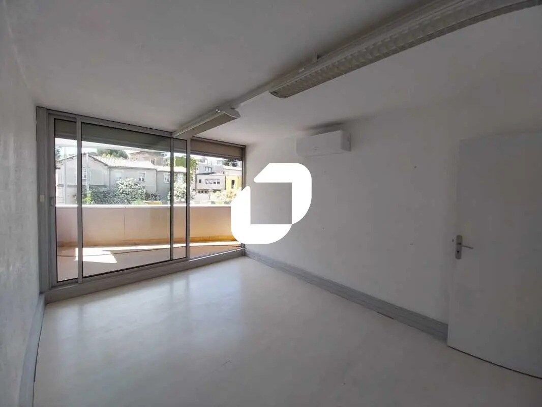 Retail in Montpellier for sale Interior Photo- Image 1 of 11