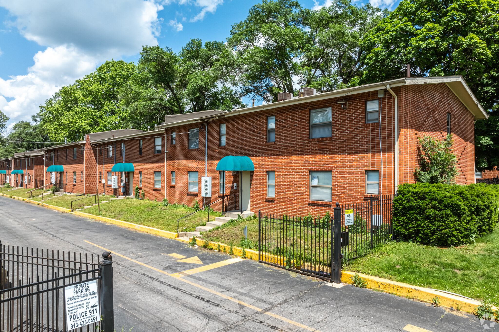 8208 Troost Ave, Kansas City, MO for sale Primary Photo- Image 1 of 1