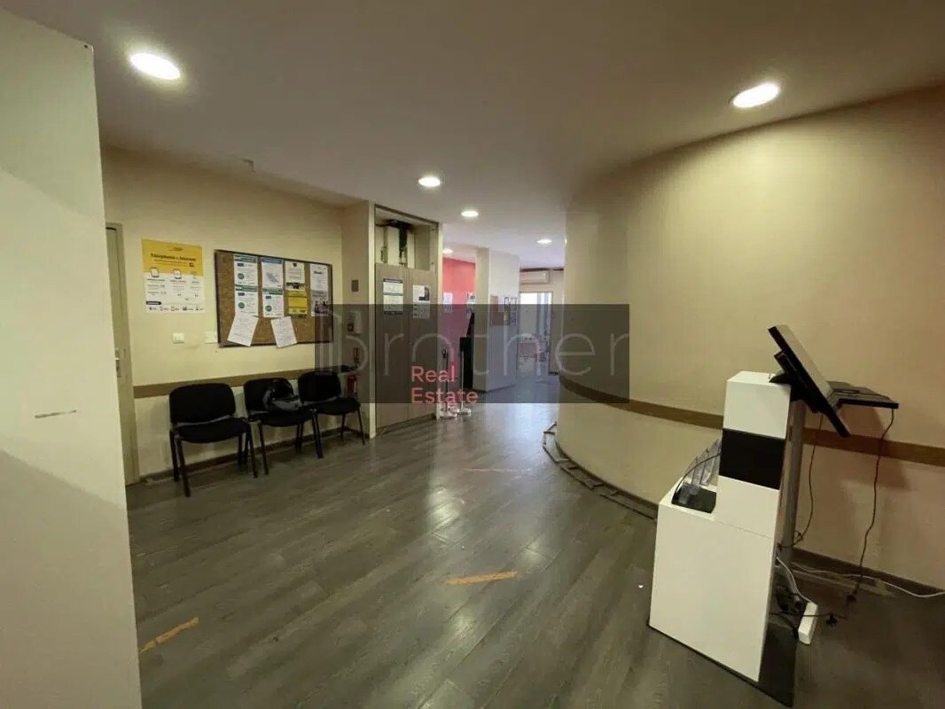 Office in Bordeaux for lease Interior Photo- Image 1 of 9