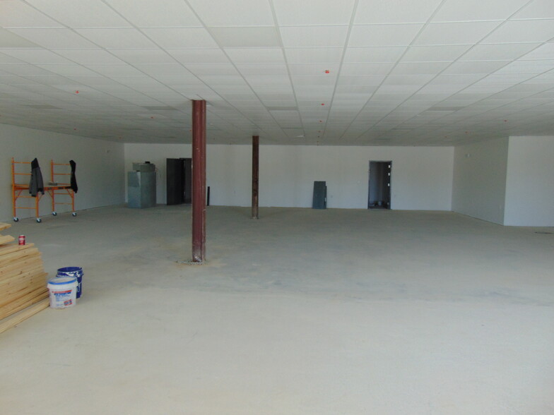 3501 W Broadway Blvd, Sedalia, MO for lease - Interior Photo - Image 3 of 9