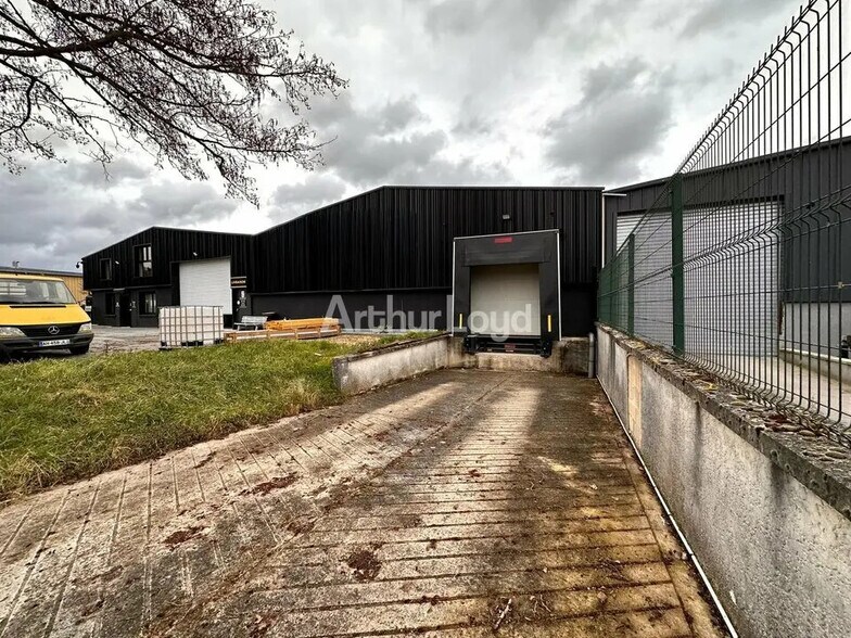 Flex in Reims for lease - Building Photo - Image 2 of 13