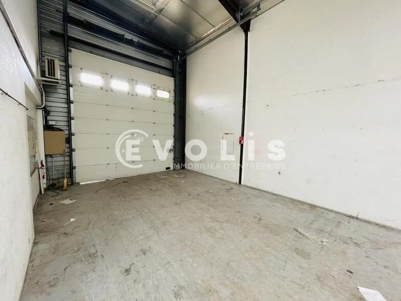 Flex in Pontault-Combault for lease - Interior Photo - Image 3 of 6