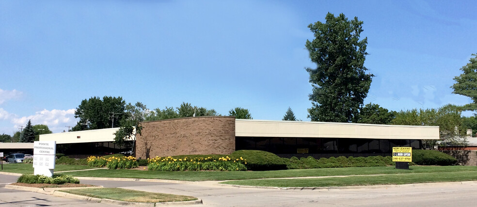 18245 E 10 Mile Rd, Roseville, MI for lease - Building Photo - Image 1 of 1