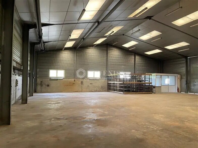 Flex in Thorigné-sur-Dué for lease - Building Photo - Image 3 of 4