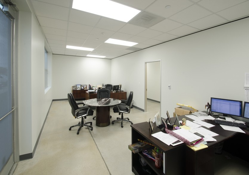 2710 Reed Rd, Houston, TX for lease - Interior Photo - Image 2 of 14