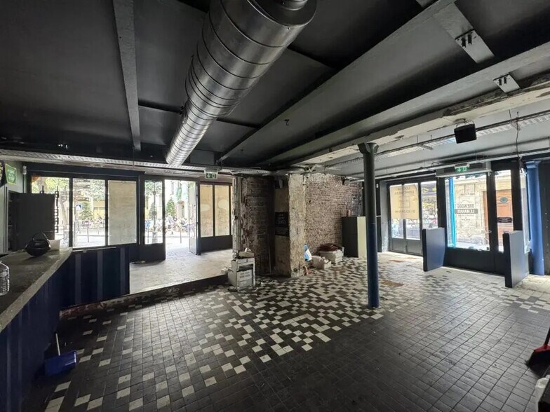 1 Place De Thorigny, Paris for lease - Interior Photo - Image 3 of 14