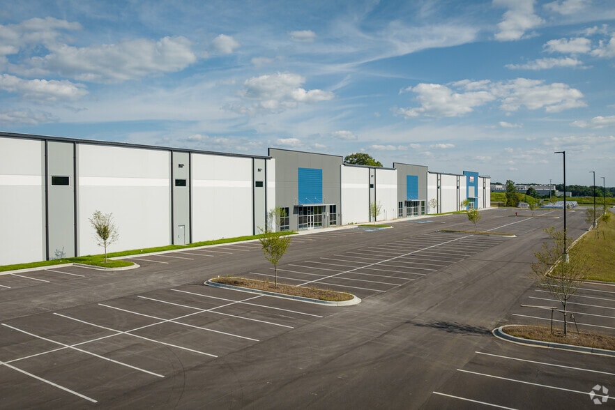 4885 Claude Ramsey Pky, Chattanooga, TN for lease - Building Photo - Image 2 of 16