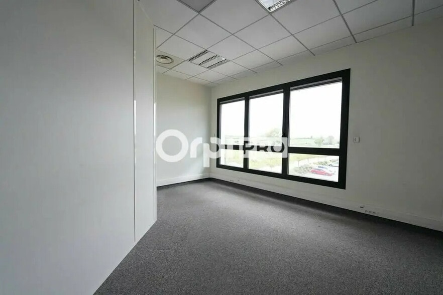 Office in Saint-Priest for lease - Interior Photo - Image 3 of 7