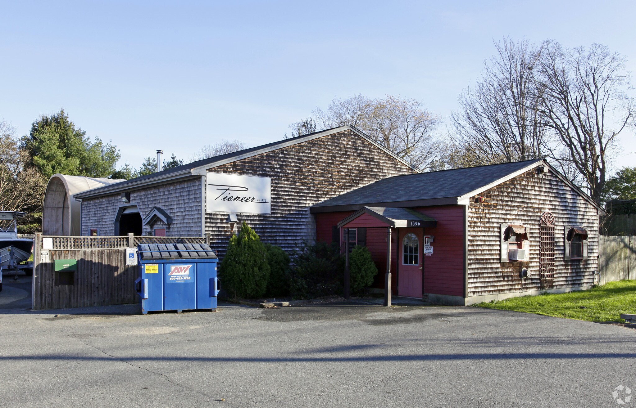 1596 W Main Rd, Portsmouth, RI for sale Primary Photo- Image 1 of 1