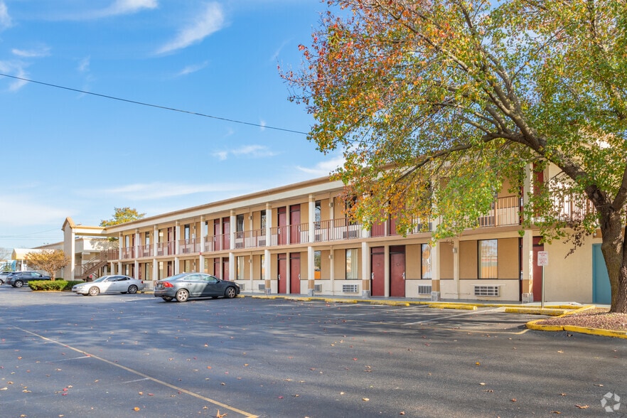 348 N DuPont Hwy, Dover, DE for sale - Primary Photo - Image 1 of 1