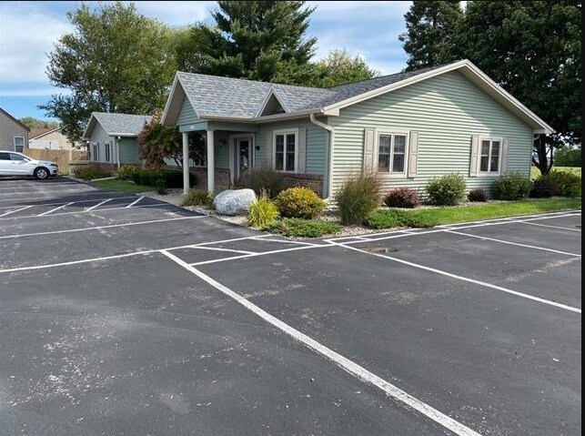 1501 N Spring St, Beaver Dam, WI for sale - Building Photo - Image 1 of 1