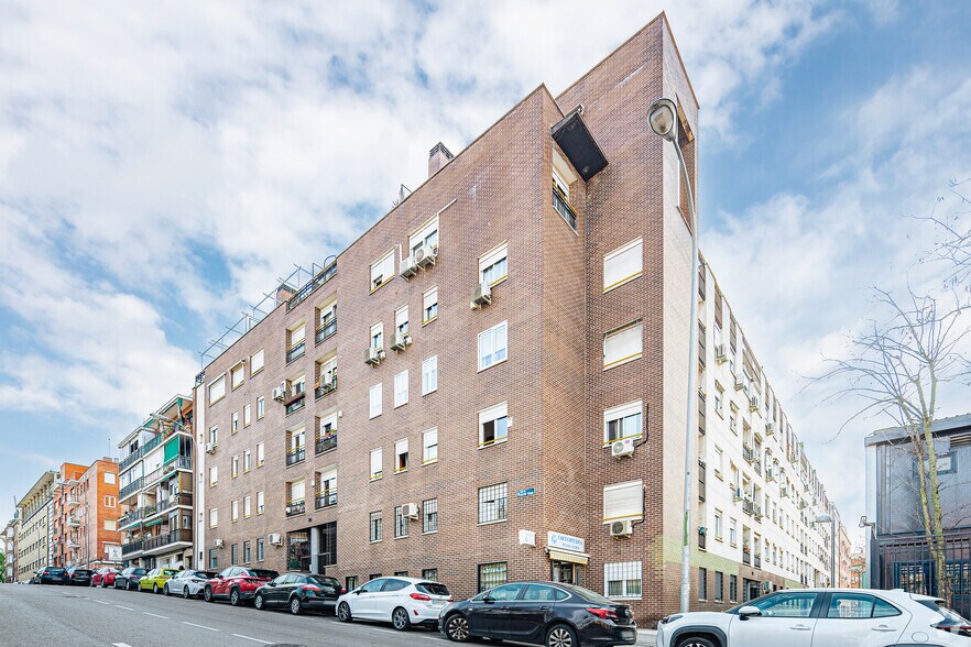 Multifamily in Madrid, Madrid for sale - Primary Photo - Image 1 of 1
