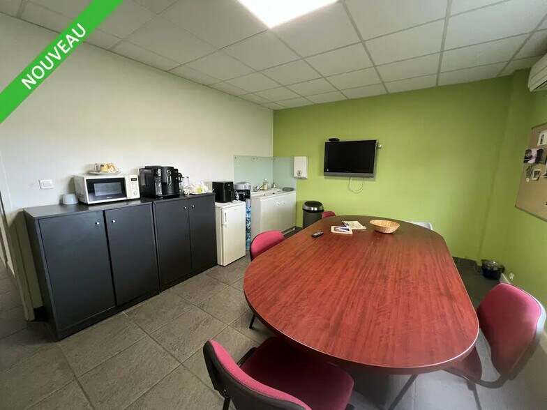 Office in Valence for sale - Building Photo - Image 3 of 3
