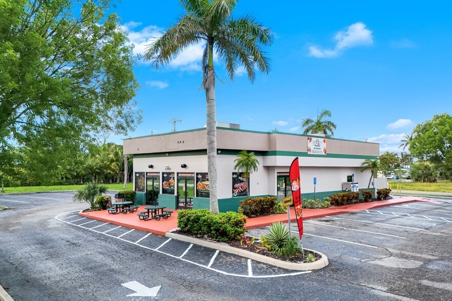 10493 Stringfellow Rd, Saint James City, FL for sale - Building Photo - Image 2 of 36