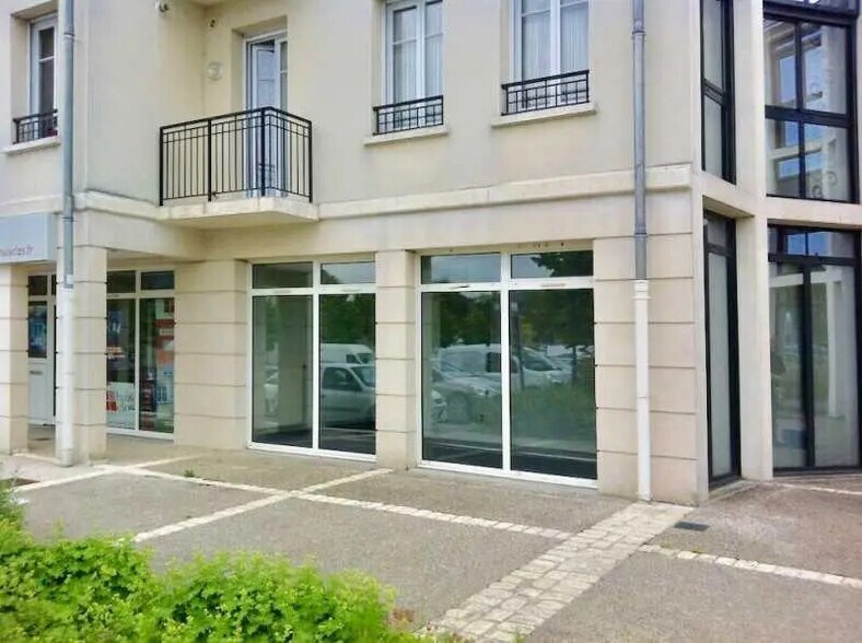 Office in Soissons for lease - Building Photo - Image 2 of 7