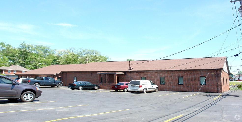 2884 Industrial Blvd, Bethel Park, PA for lease - Building Photo - Image 3 of 19