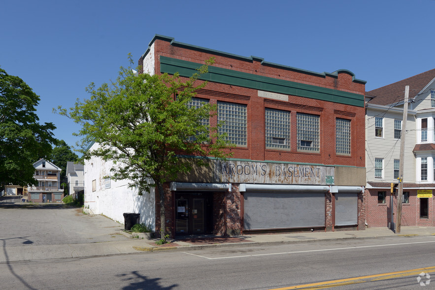 664-666 Dexter St, Central Falls, RI for sale - Primary Photo - Image 1 of 1