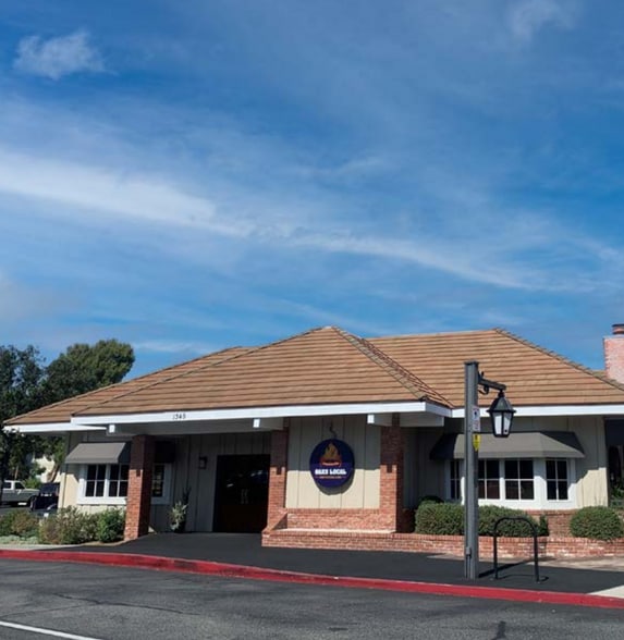 1321-1345 E Thousand Oaks Blvd, Thousand Oaks, CA for lease - Building Photo - Image 2 of 7