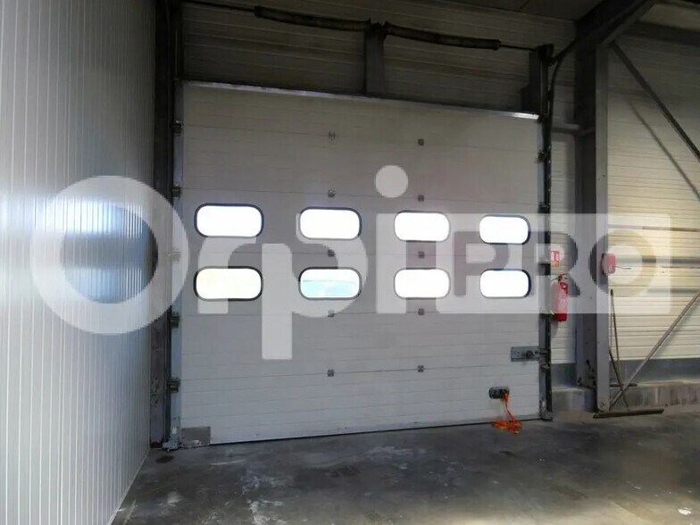 Flex in Soissons for lease - Interior Photo - Image 3 of 4