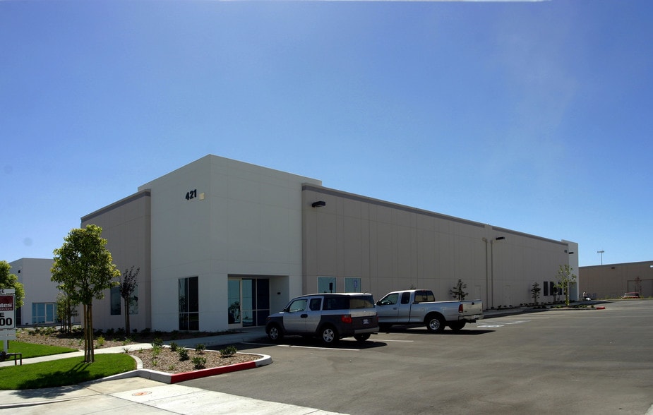 421 Business Center Ct, Redlands, CA for lease - Building Photo - Image 3 of 4