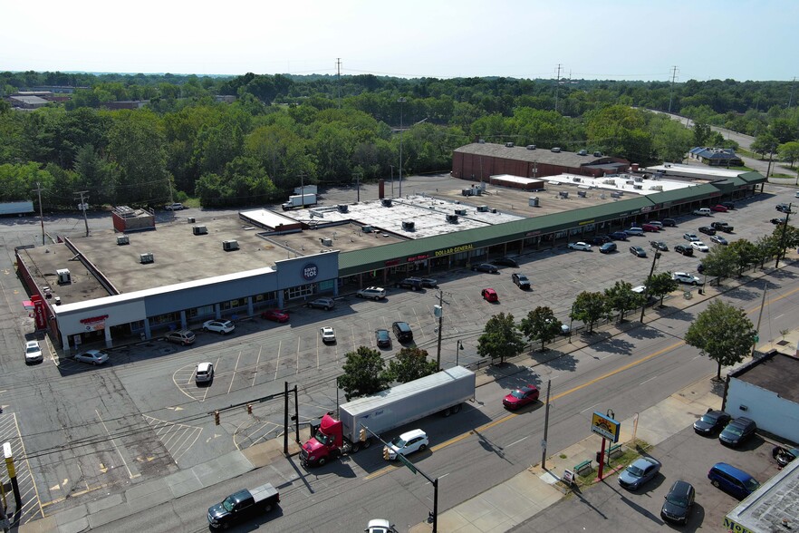 15700-15880 Broadway Ave, Maple Heights, OH for lease - Building Photo - Image 3 of 6