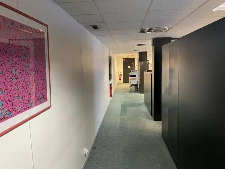 Office in Melun for lease - Building Photo - Image 3 of 7