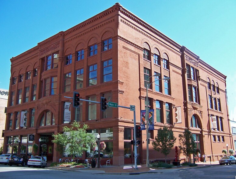 131 W 2nd St, Davenport, IA for sale - Building Photo - Image 1 of 1