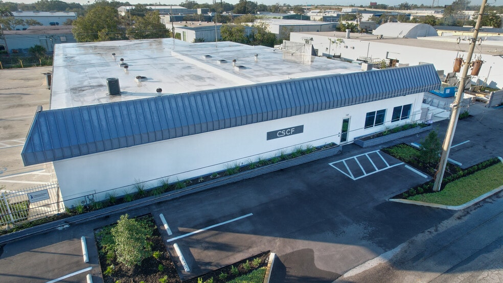 3120 N 46th Ave, Saint Petersburg, FL for lease - Building Photo - Image 1 of 5