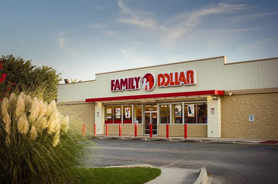 2500 N Cleveland St, Dayton, TX for sale - Building Photo - Image 2 of 5