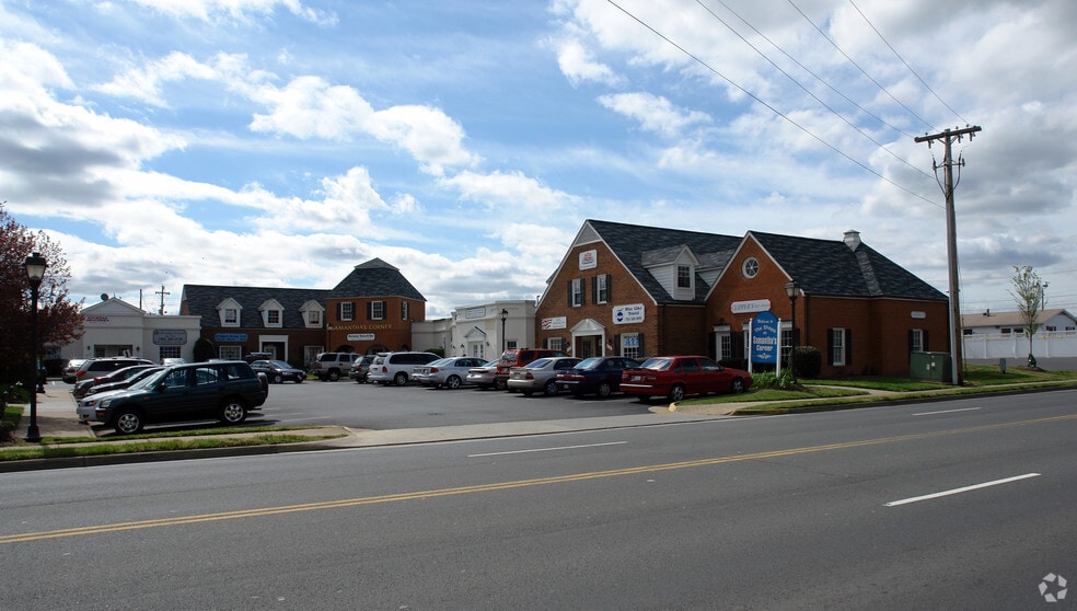 8755-8785 Mathis Ave, Manassas, VA for lease - Primary Photo - Image 1 of 8