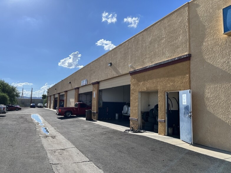 4443 W Ina Rd, Tucson, AZ for lease - Building Photo - Image 2 of 4