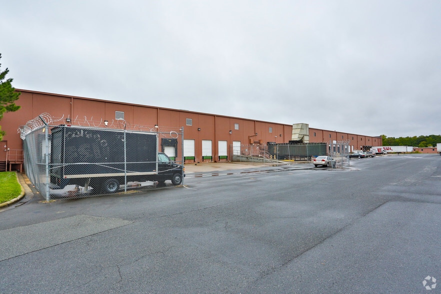 7010 Reames Rd, Charlotte, NC for lease - Building Photo - Image 2 of 2