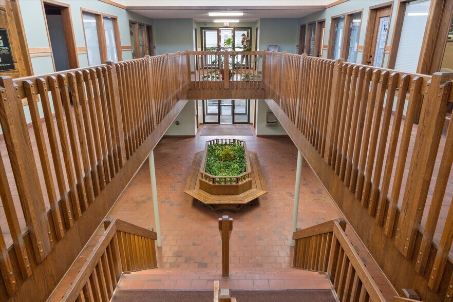 1810 Crestview Dr, Hudson, WI for sale - Interior Photo - Image 3 of 23