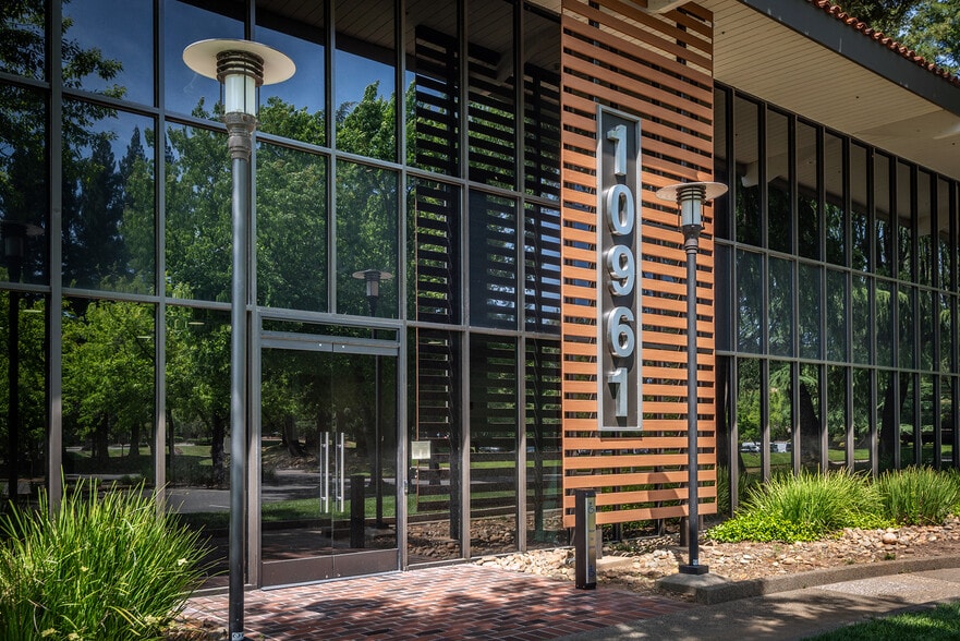 10961 Sun Center Dr, Rancho Cordova, CA for lease - Building Photo - Image 3 of 12