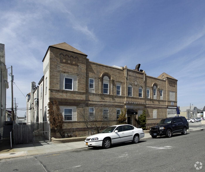 1042-1052 W Beech St, East Atlantic Beach, NY for lease - Building Photo - Image 3 of 29