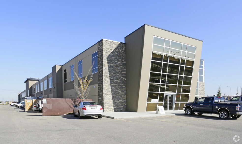 204-270 91 St SW, Edmonton, AB for lease - Building Photo - Image 2 of 12