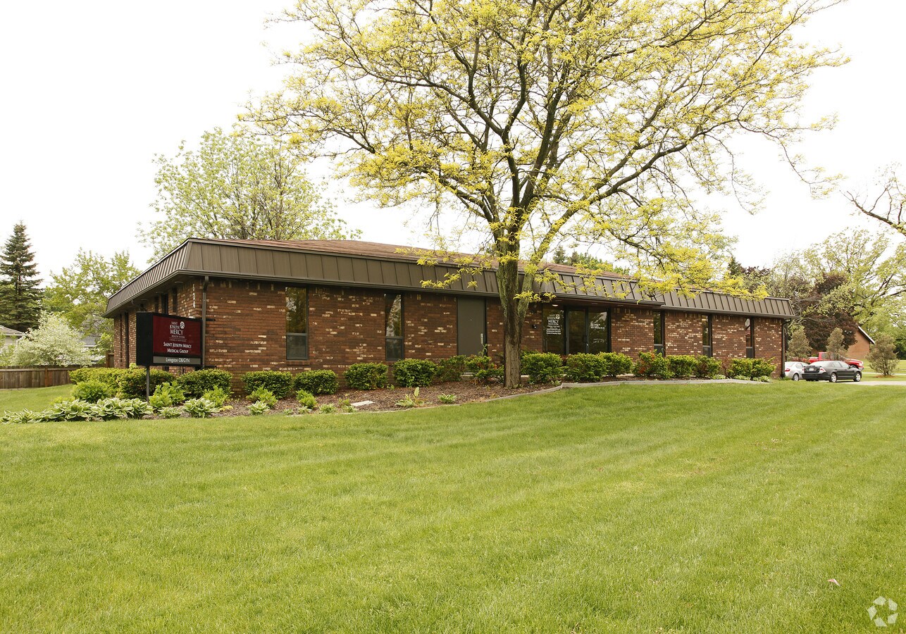 524 Byron Rd, Howell, MI 48843