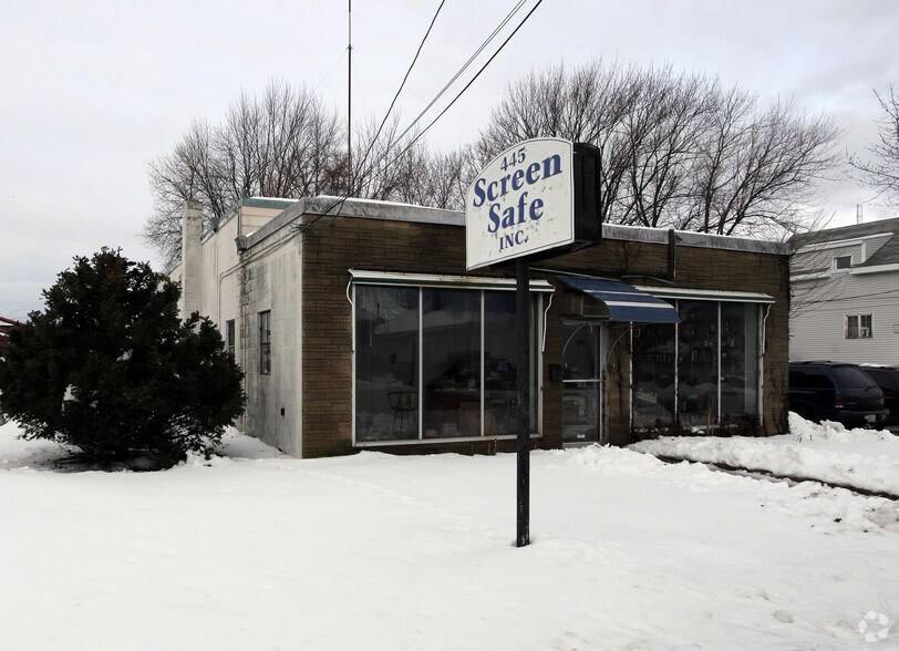 445 Niantic Ave, Cranston, RI for sale - Primary Photo - Image 1 of 1