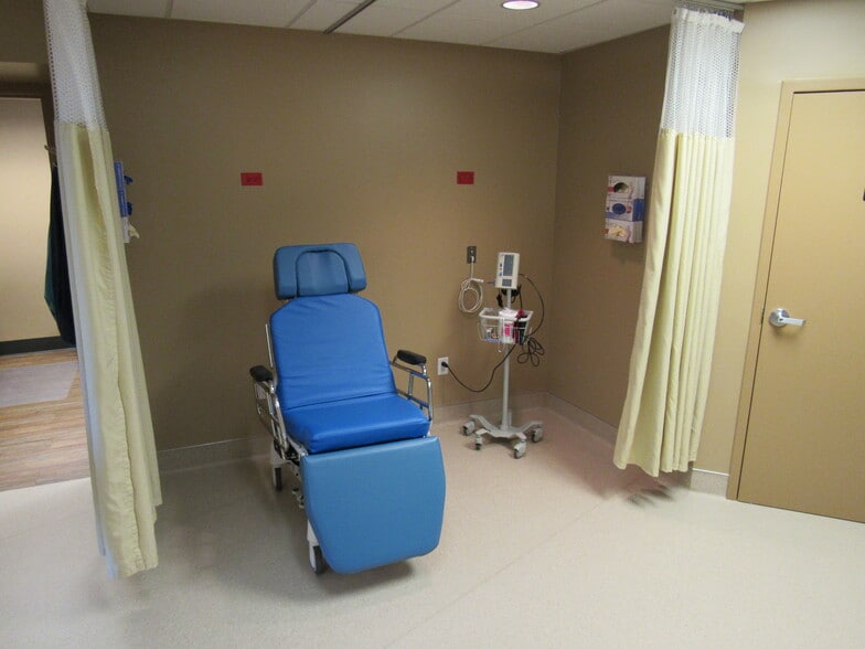 101 2nd St NE, Auburn, WA for lease - Interior Photo - Image 2 of 9