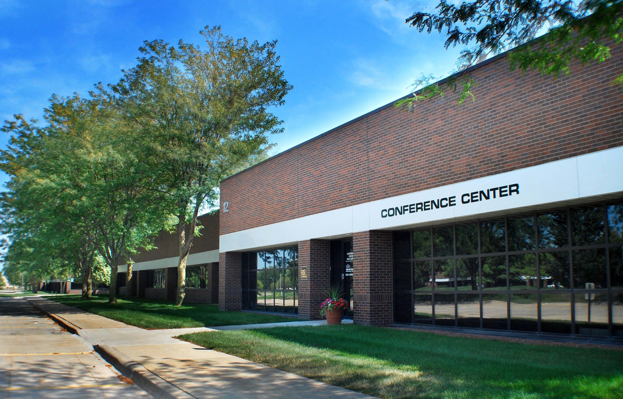 11200-11274 Aurora Ave, Urbandale, IA for lease Building Photo- Image 1 of 7