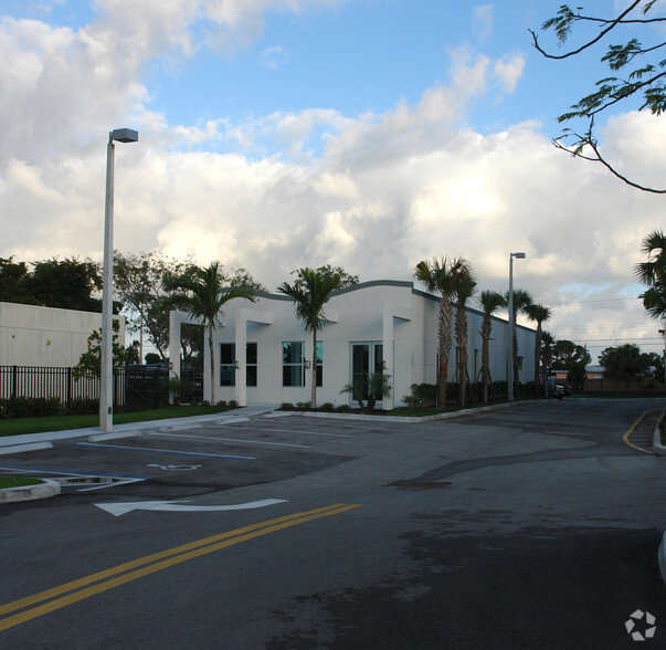 3627 W Broward Blvd, Fort Lauderdale, FL for sale - Primary Photo - Image 1 of 1