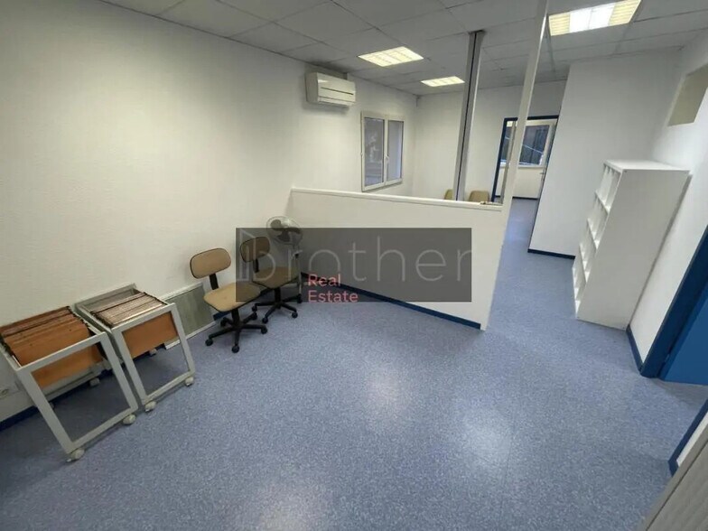 Office in Floirac for lease - Interior Photo - Image 3 of 6