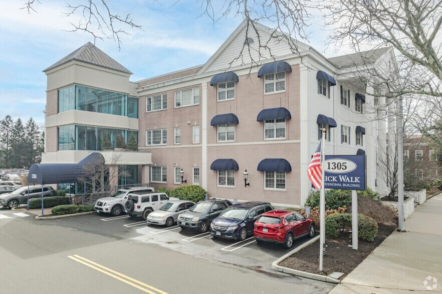 1305 Post Rd, Fairfield, CT for sale - Primary Photo - Image 1 of 1