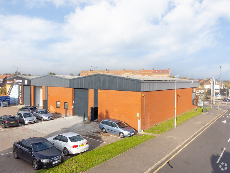 Fullers Way S, Chessington for lease - Building Photo - Image 1 of 6