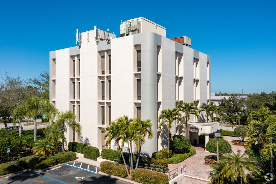 1201 19th Pl, Vero Beach, FL for lease - Primary Photo - Image 1 of 15